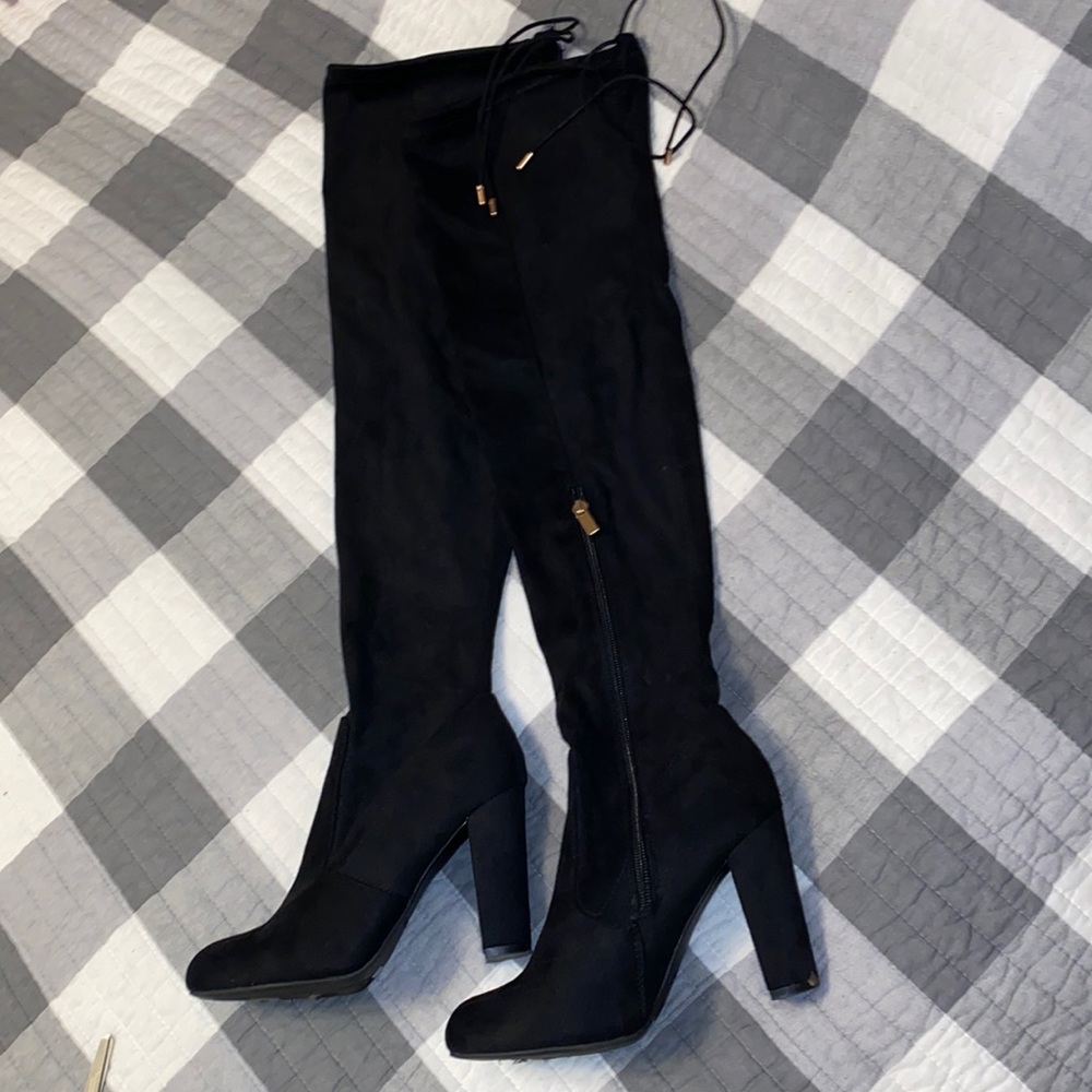 🥳HOST PIC🥳 Thigh high black boots !
